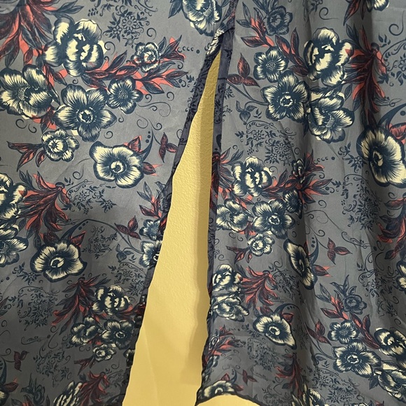 3/$15 LuLaRoe Joy Blue Floral Sleeveless Longline Vest - Picture 3 of 6